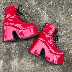 Demonia Camel-203 - Red Patent / 10